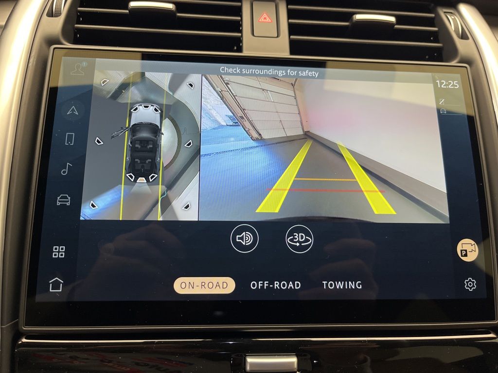 Thumbnail: 2026 Land Rover Discovery - 18