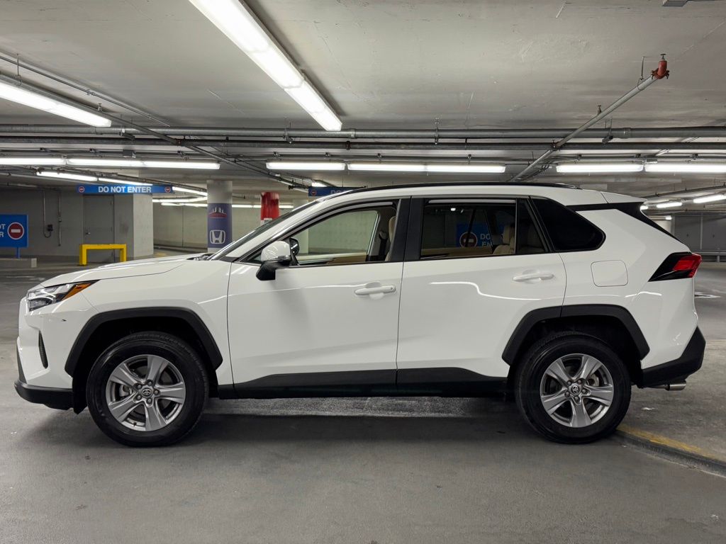 2022 Toyota RAV4 XLE 31