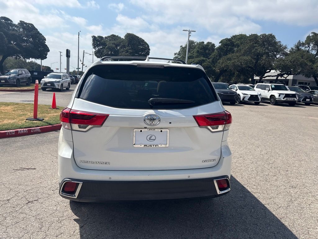 Thumbnail: 2019 Toyota Highlander - 4