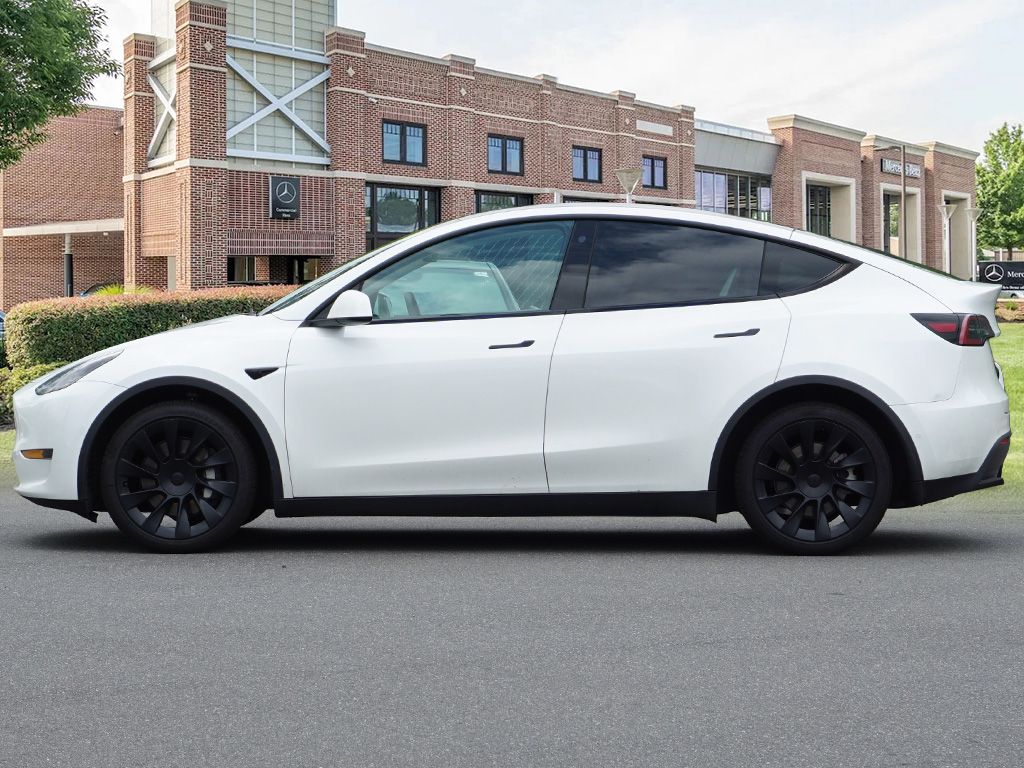 Thumbnail: 2022 Tesla Model Y - 8