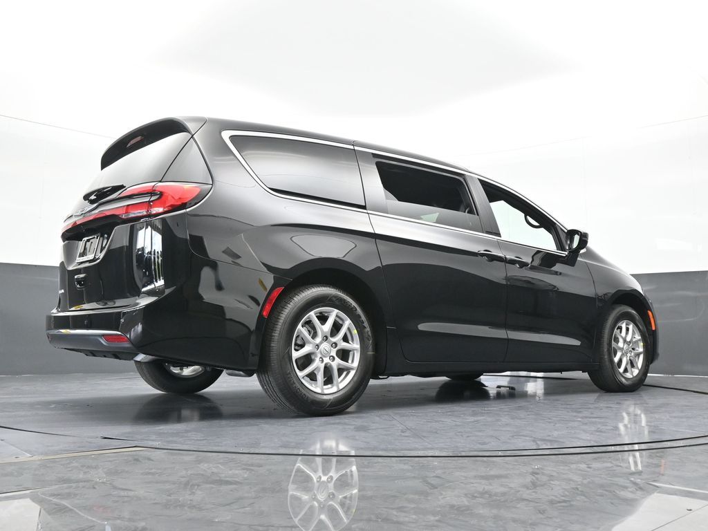 New 2026 Diamond Black Crystal Pearlcoat Chrysler Select image 61