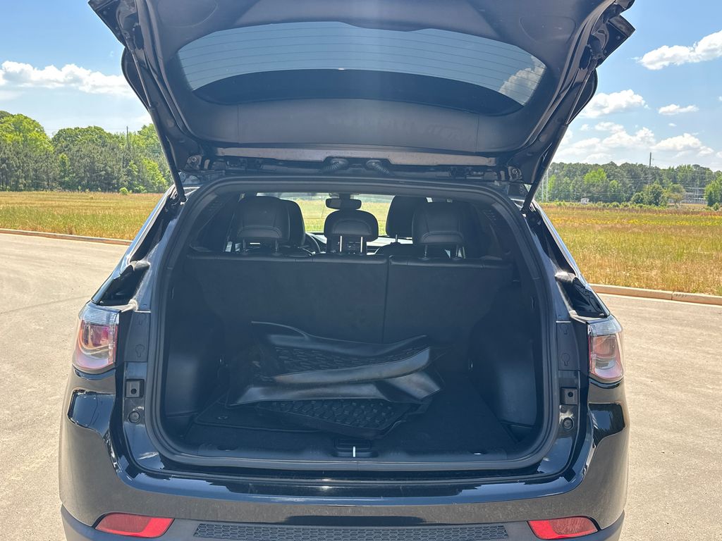 Used 2023 Black Jeep Latitude Lux image 18