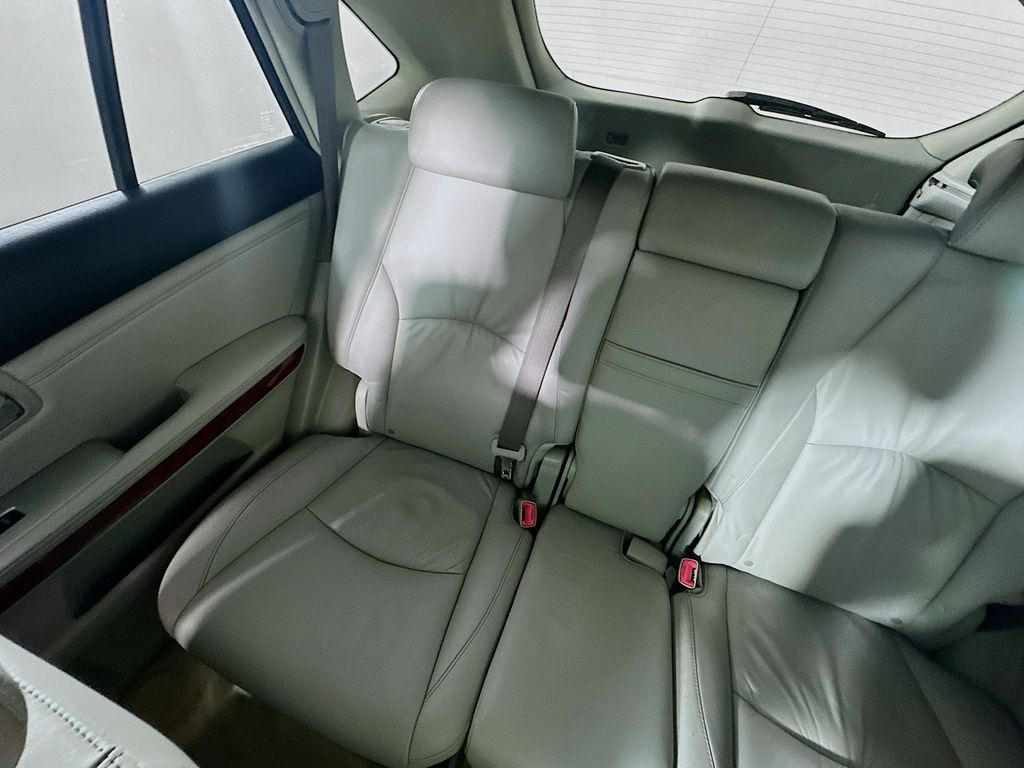 Used 2005 Black Lexus 330 image 13