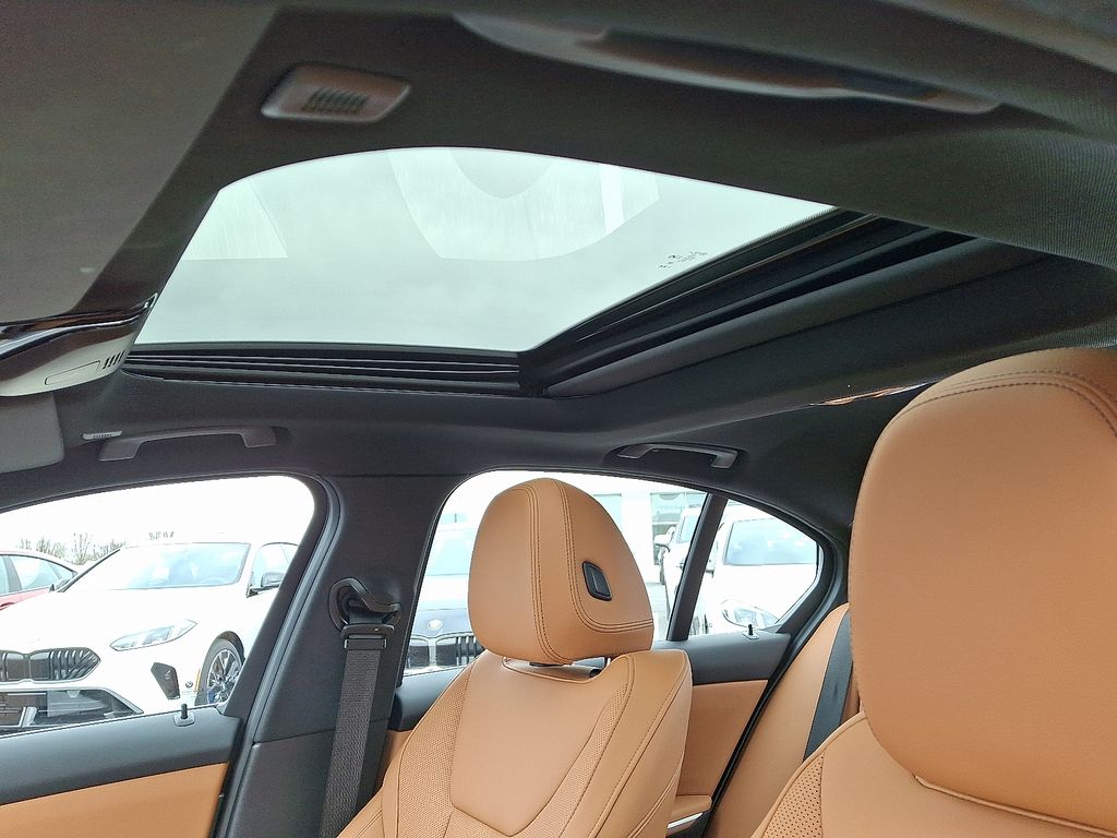 Thumbnail: 2025 BMW 3 Series - 15