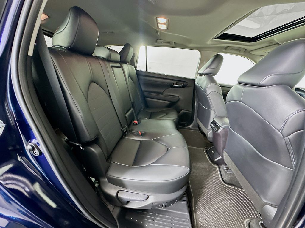 2025 Toyota Highlander XLE 29