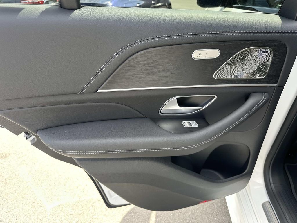 Thumbnail: 2026 Mercedes-Benz GLE - 17