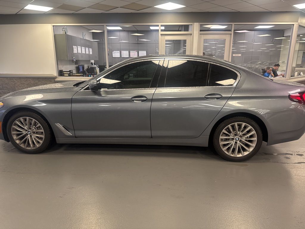 Thumbnail: 2022 BMW 5 Series - 8
