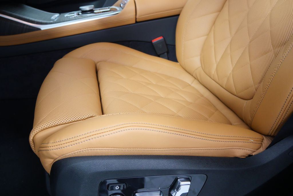 Thumbnail: 2026 BMW X7 - 10