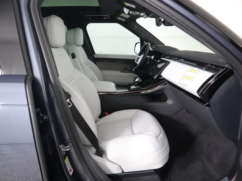 Thumbnail: 2026 Land Rover Range Rover Sport - 21