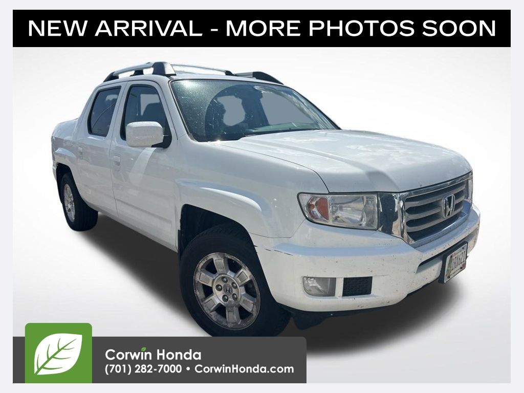White 2013 Honda Ridgeline RTS Pickup Truck Four-Wheel Drive 5-Speed Automatic
