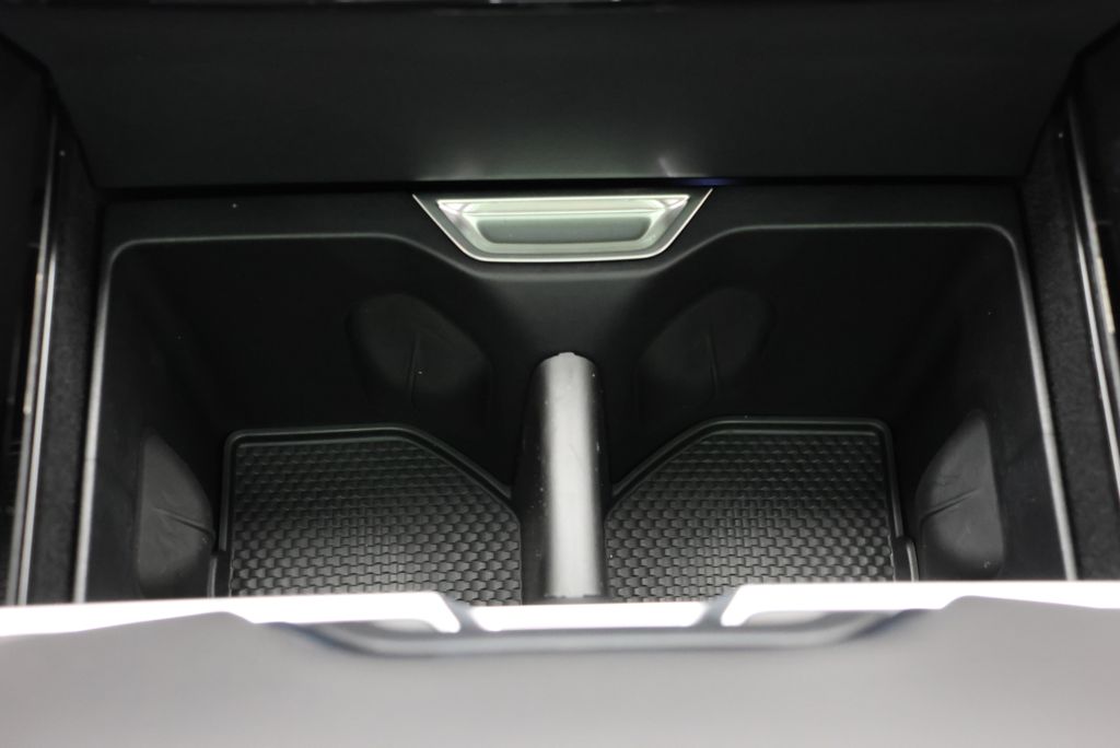 Thumbnail: 2026 Land Rover Range Rover Sport - 25