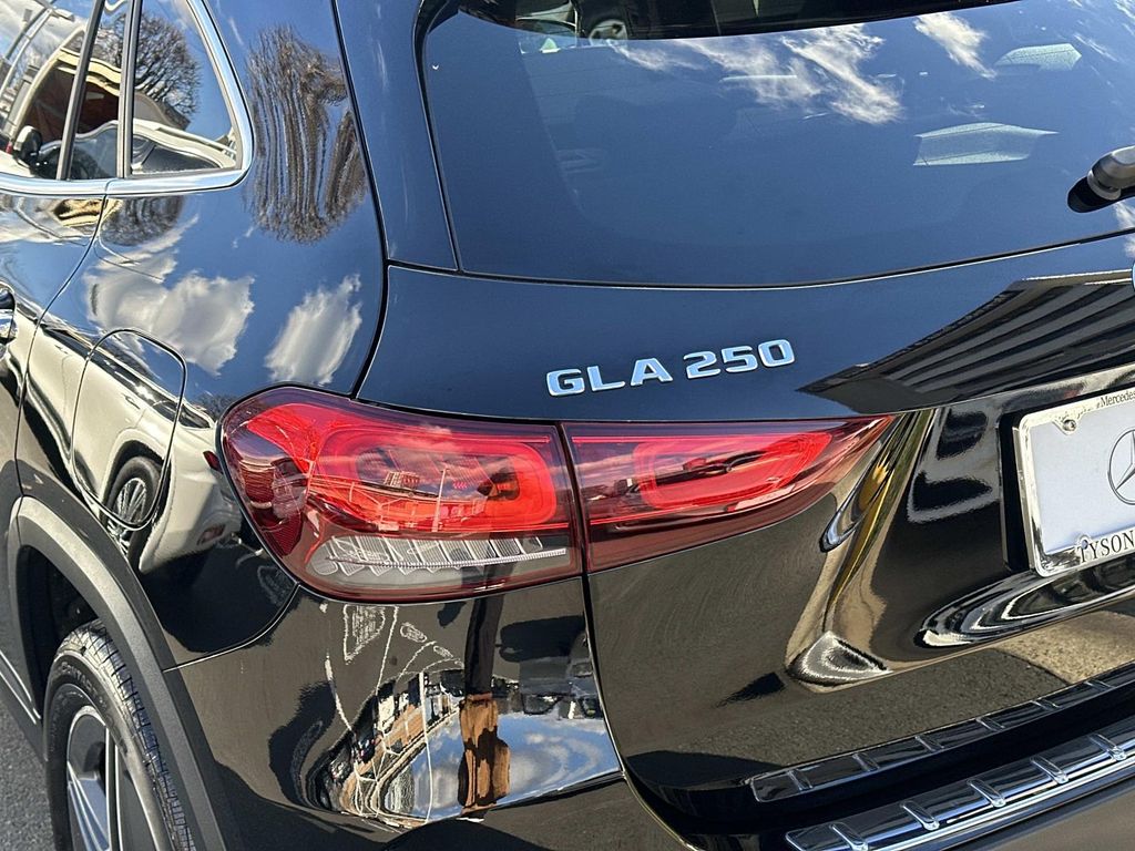 Thumbnail: 2021 Mercedes-Benz GLA - 10