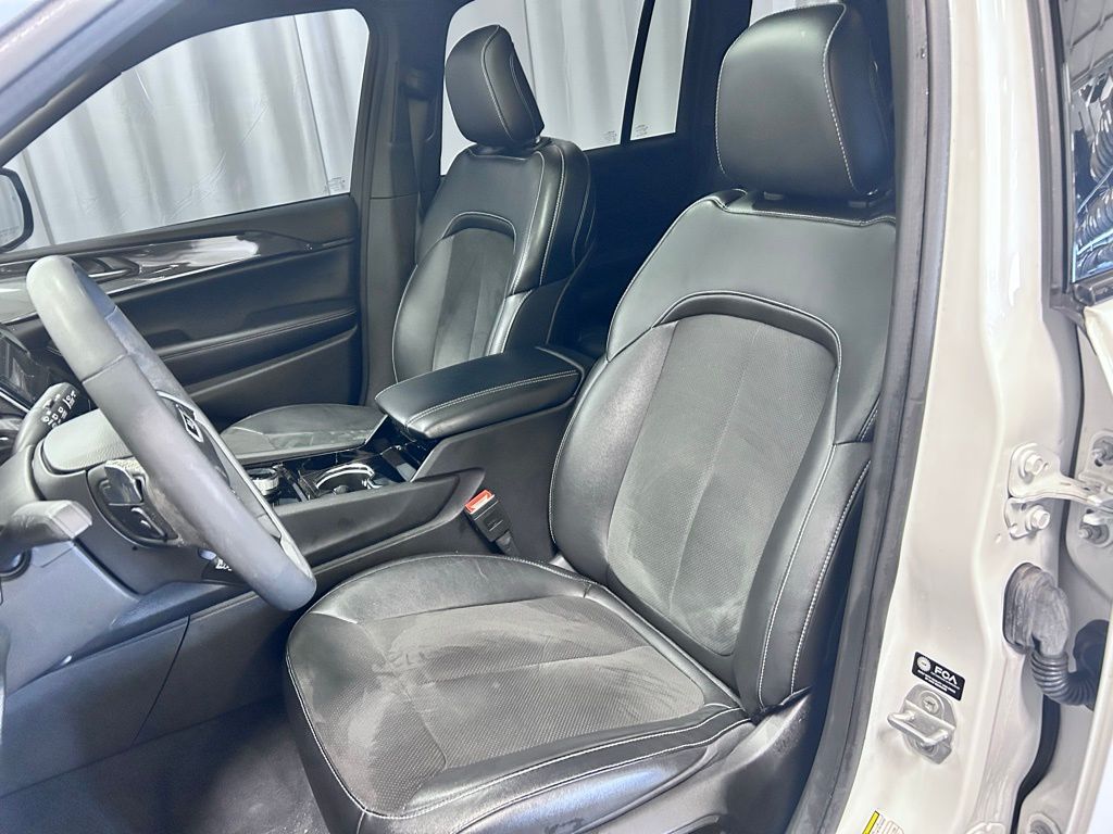 used 2023 Jeep Grand Cherokee car, priced at $32,990