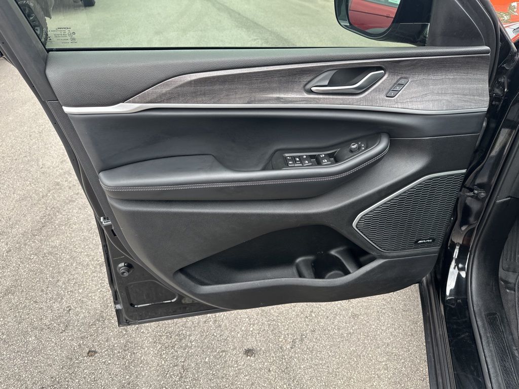 Used Car 2021 Jeep Grand Cherokee L  Limited For Sale Under $30,000 In Austin, Texas