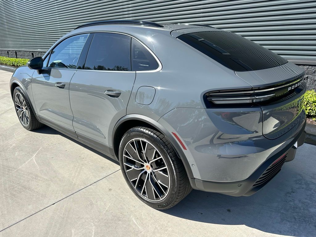 Thumbnail: 2025 Porsche Macan - 3