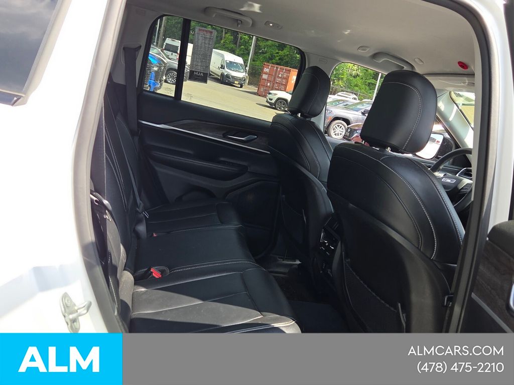 Used 2023 White/off-white Jeep Limited image 16