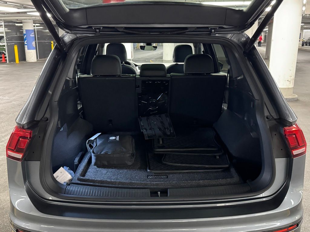 2022 Volkswagen Tiguan SE R-Line Black photo 30