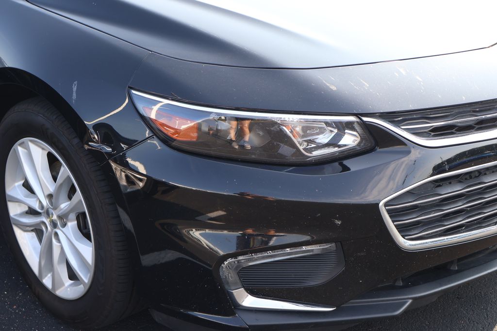 Thumbnail: 2017 Chevrolet Malibu - 4