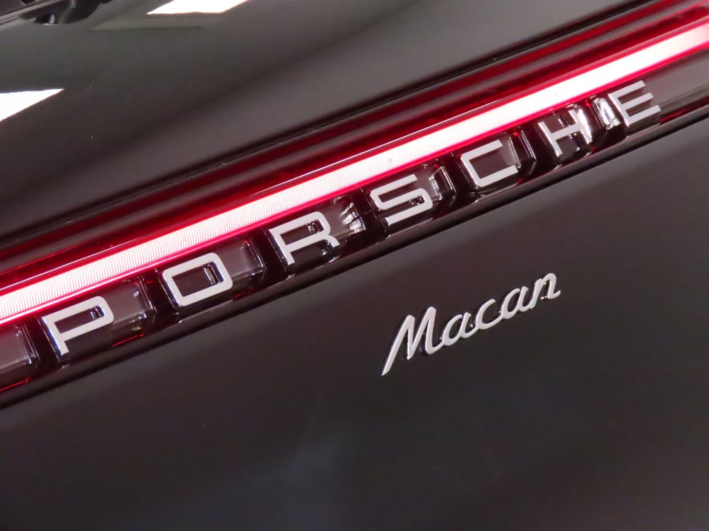 Thumbnail: 2025 Porsche Macan - 12