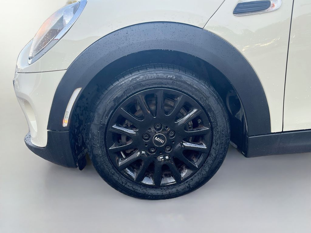 Used 2019 White MINI Classic image 29