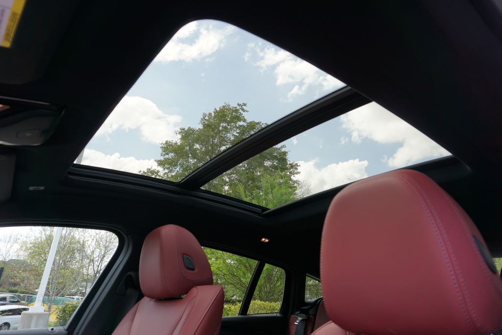 Thumbnail: 2024 BMW X4 - 12