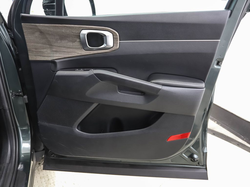 Thumbnail: 2022 Kia Sorento - 32