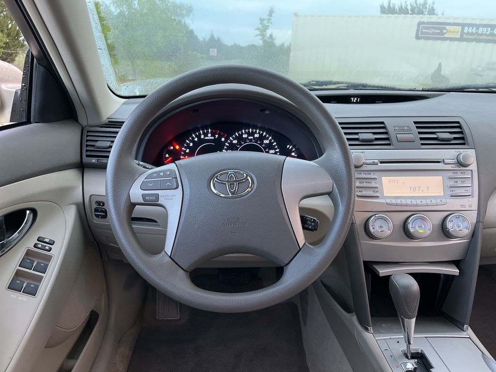 2011 Toyota Camry LE 17