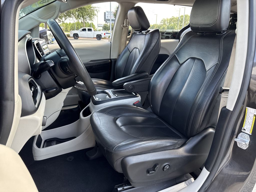 Used 2022 Chrysler Pacifica Van