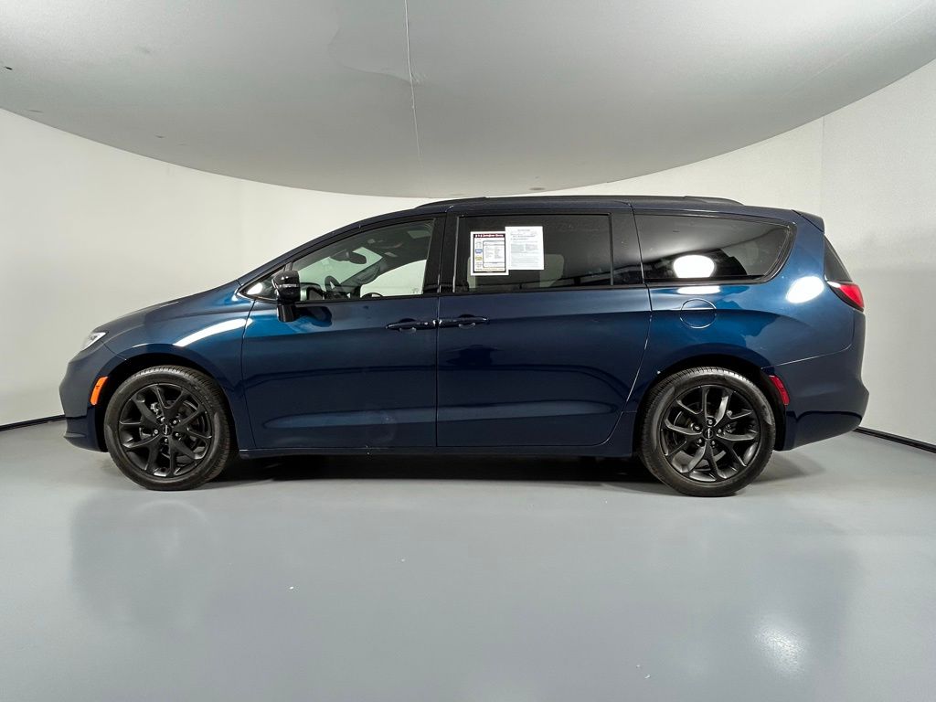View vehicle photo 4