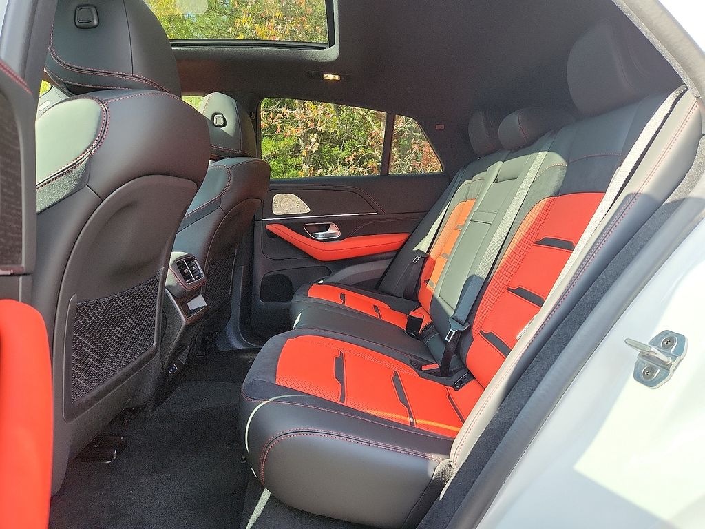 Thumbnail: 2026 Mercedes-Benz GLE - 6