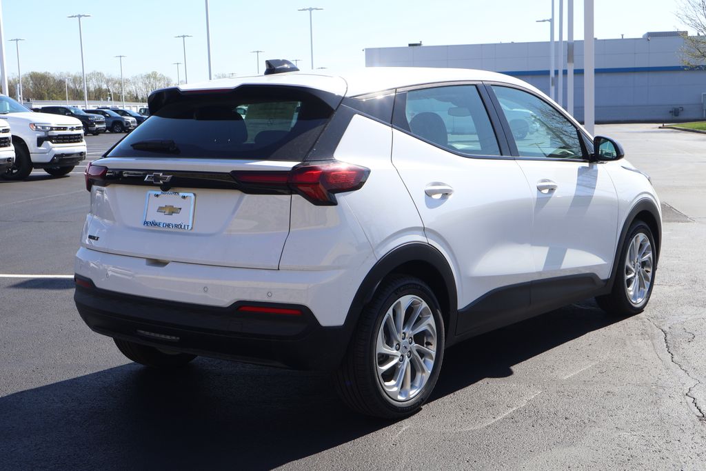 Thumbnail: 2027 Chevrolet Bolt EV - 8