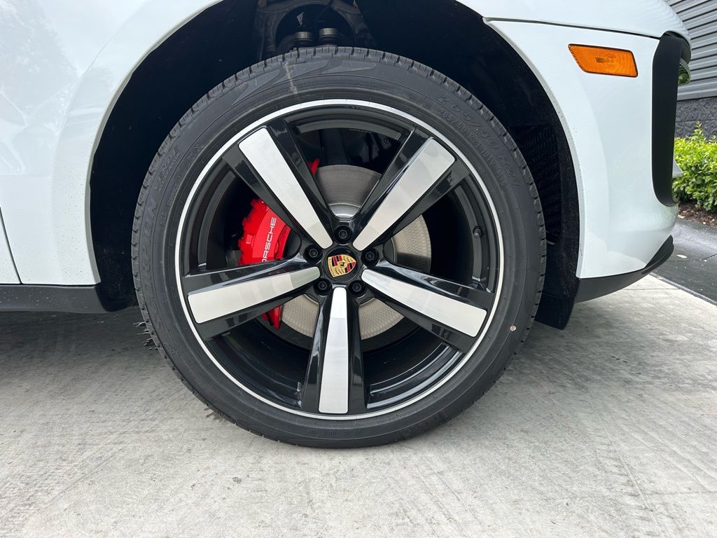 Thumbnail: 2026 Porsche Macan - 15