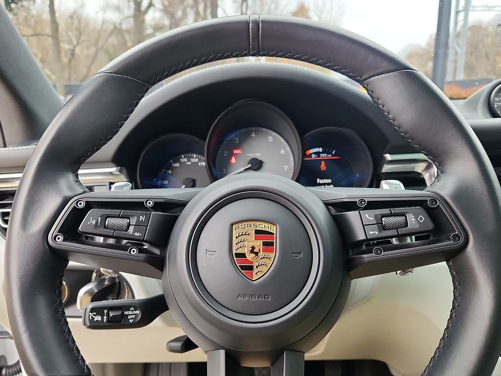 Thumbnail: 2022 Porsche Macan - 20