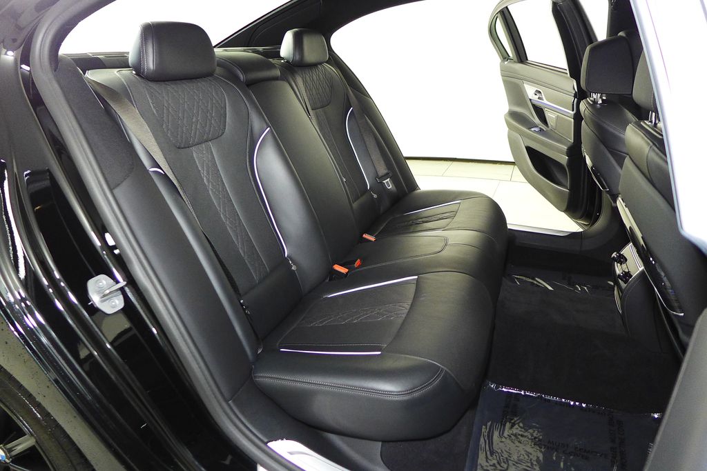 Thumbnail: 2021 BMW 7 Series - 19