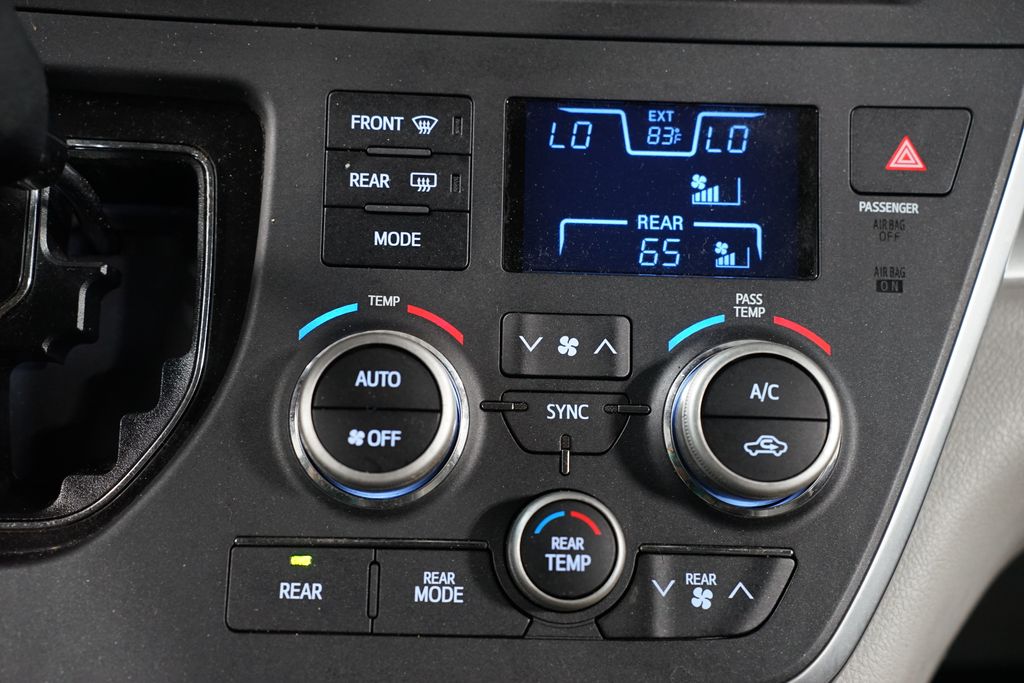 Thumbnail: 2017 Toyota Sienna - 19
