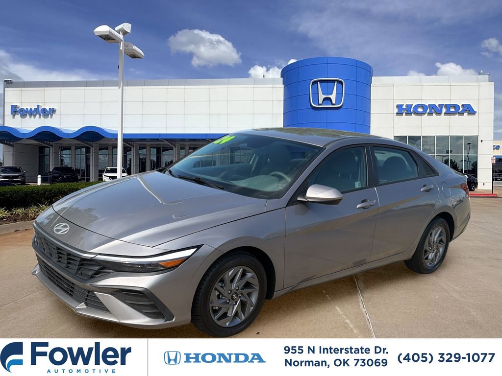 Fluid Metal 2024 Hyundai Elantra Sedan Front-Wheel Drive Continuously Variable Transmission