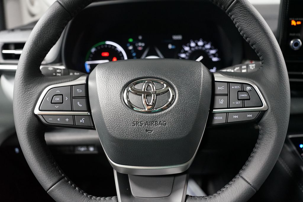 Thumbnail: 2025 Toyota Sienna - 12