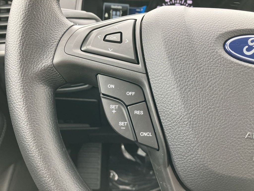 2024 Ford Edge SE photo 6
