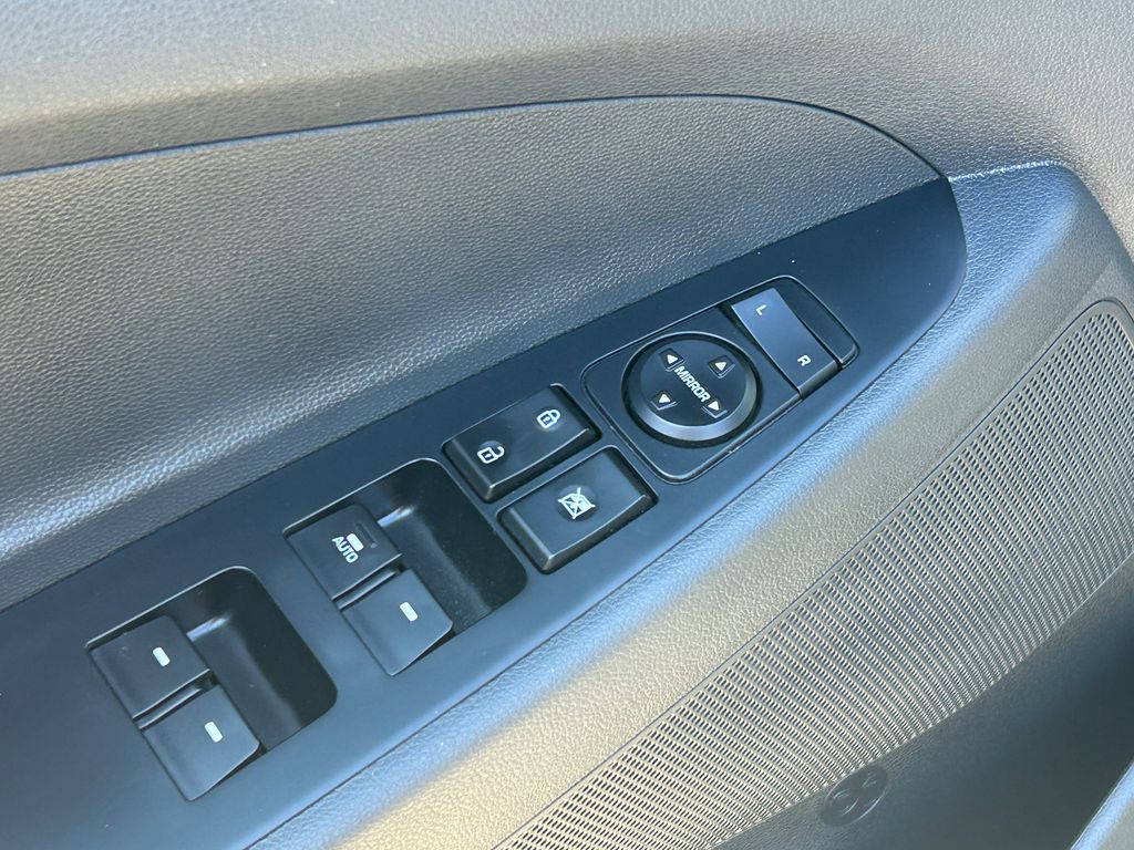 Thumbnail: 2018 Hyundai Tucson - 12