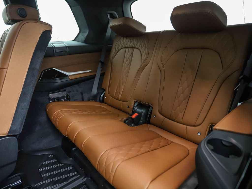 Thumbnail: 2026 BMW X7 - 25
