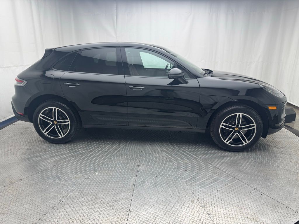 Thumbnail: 2025 Porsche Macan - 15