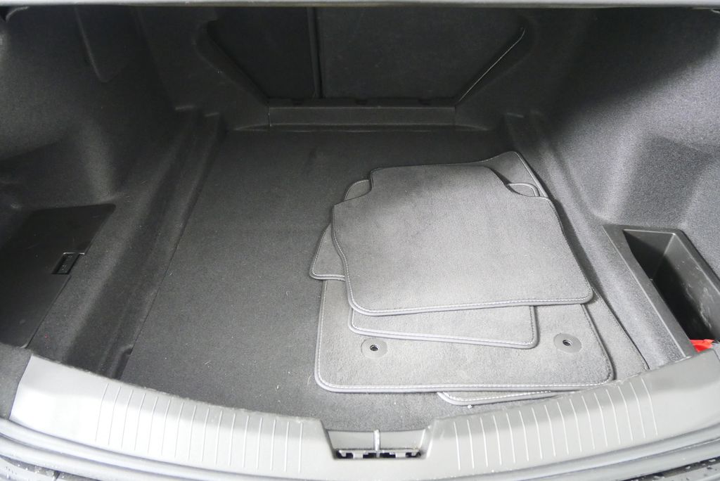 Thumbnail: 2023 Cadillac CT5 - 17