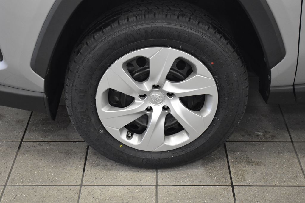 2021 Toyota RAV4 LE 13