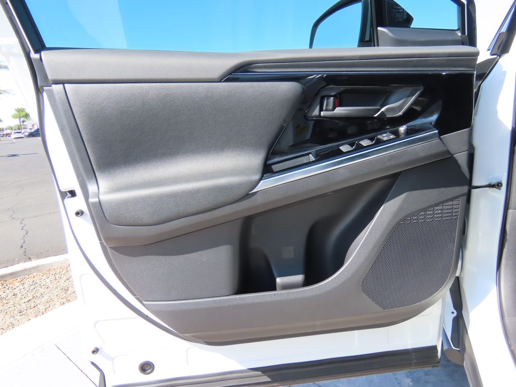 2023 Toyota bZ4X Limited 24