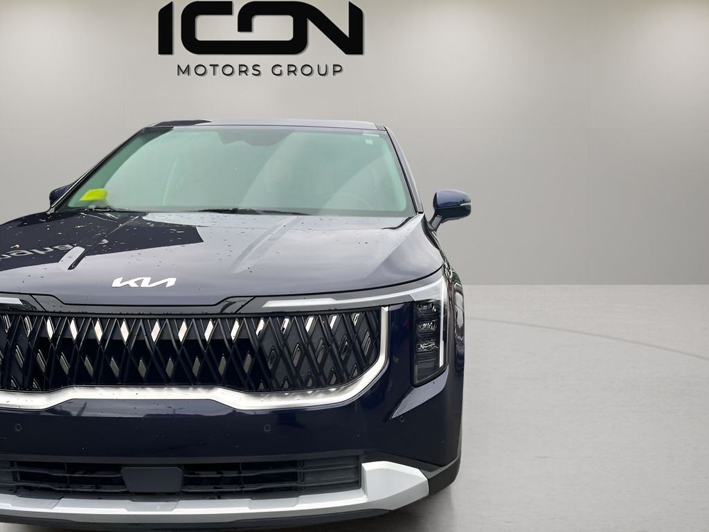 Used 2025 Kia Carnival Van