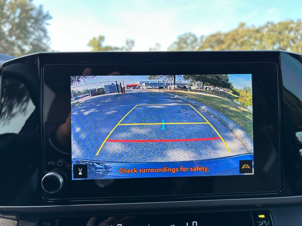 Thumbnail: 2025 Toyota Camry - 25