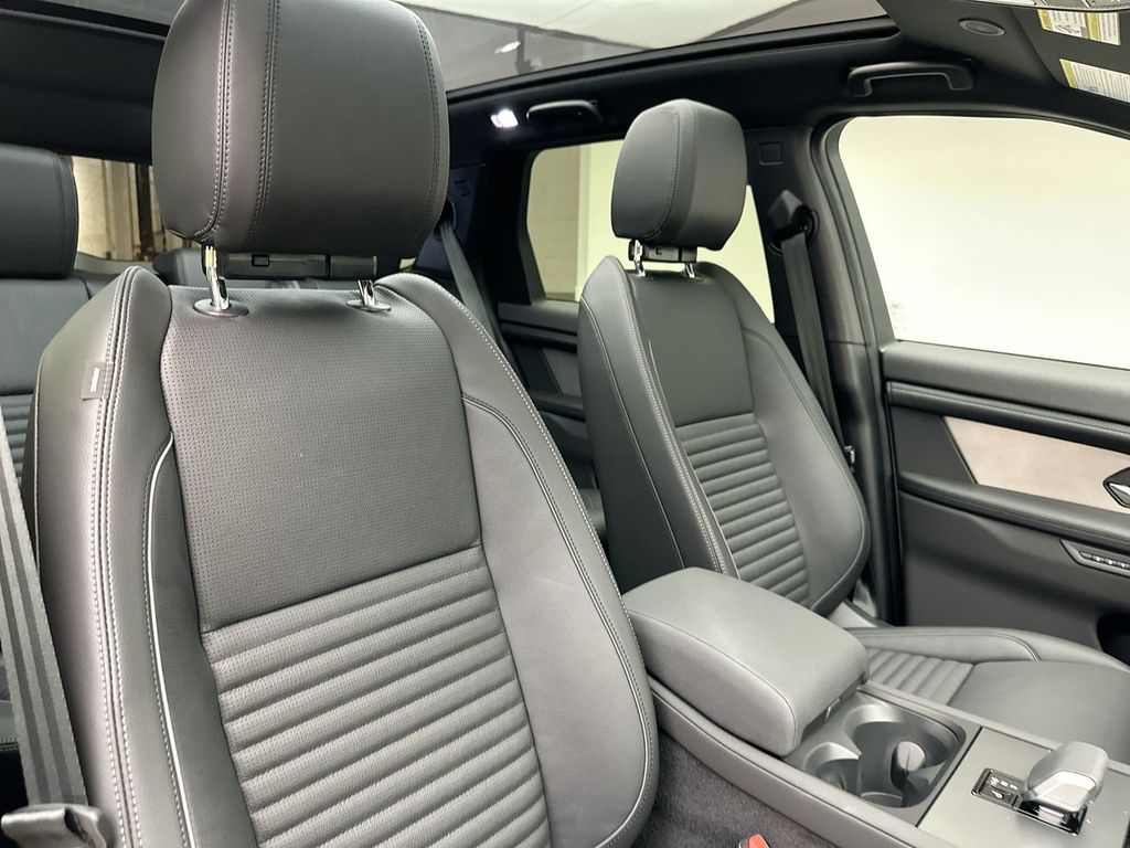 Thumbnail: 2025 Land Rover Discovery Sport - 3