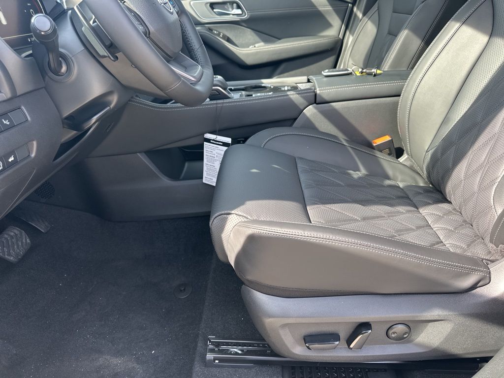 2025 Super Black Nissan Rogue Platinum FWD SUV