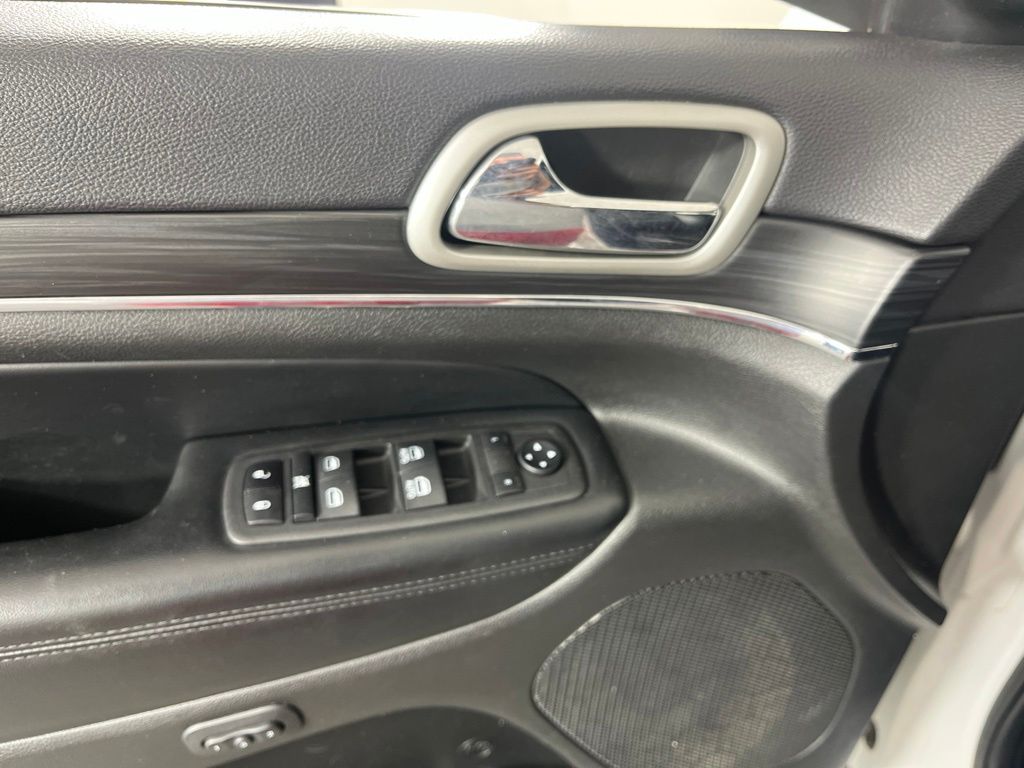 Thumbnail: 2022 Jeep Grand Cherokee - 26