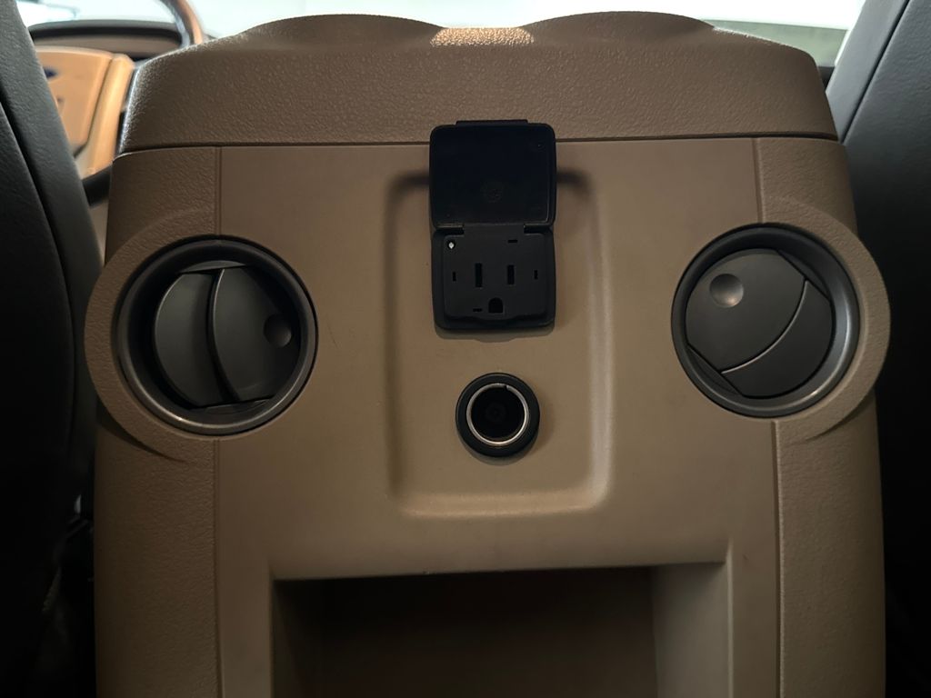 Used 2015  Ford Lariat image 32